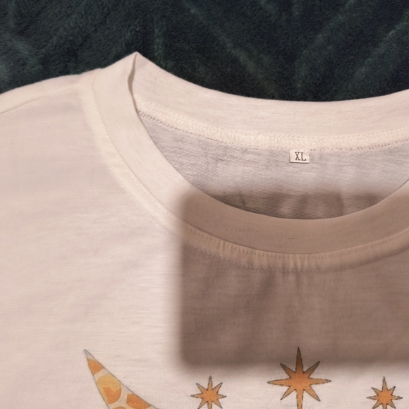 Women White T-shirt. Size XL. Bees stamp. New condition. - Picture 3 of 5